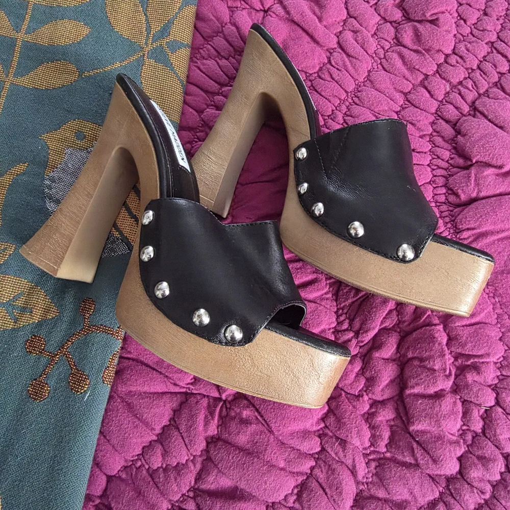Steve Madden Latish Tan And Black Leather Studded Platform Sandal Heels - Picture 1 of 4